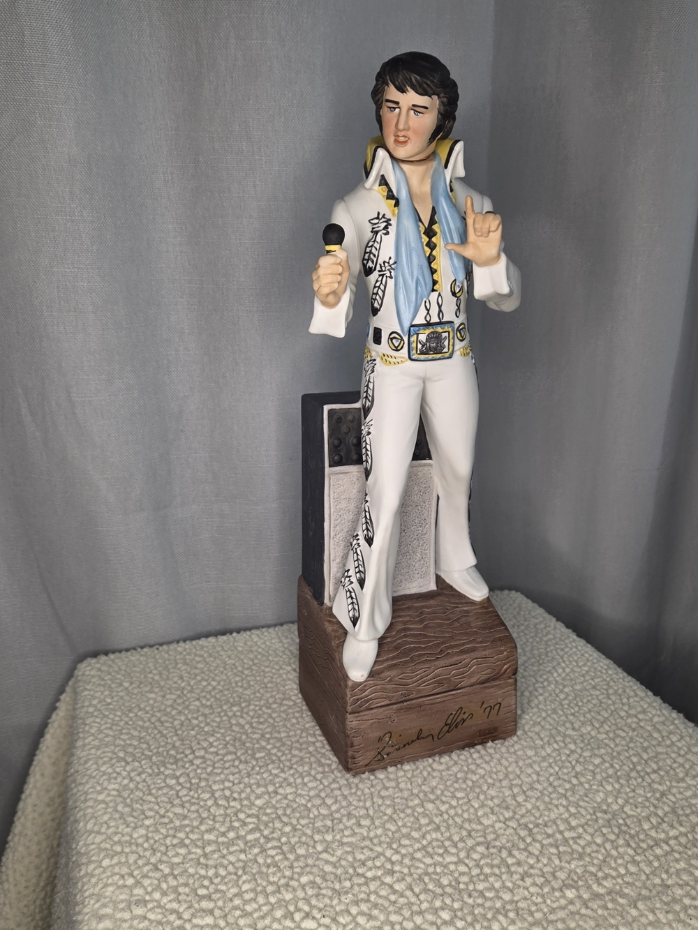 Elvis Decanter Music Box Ceramic Figurine with Blue Scarf Plays Love Me Tender